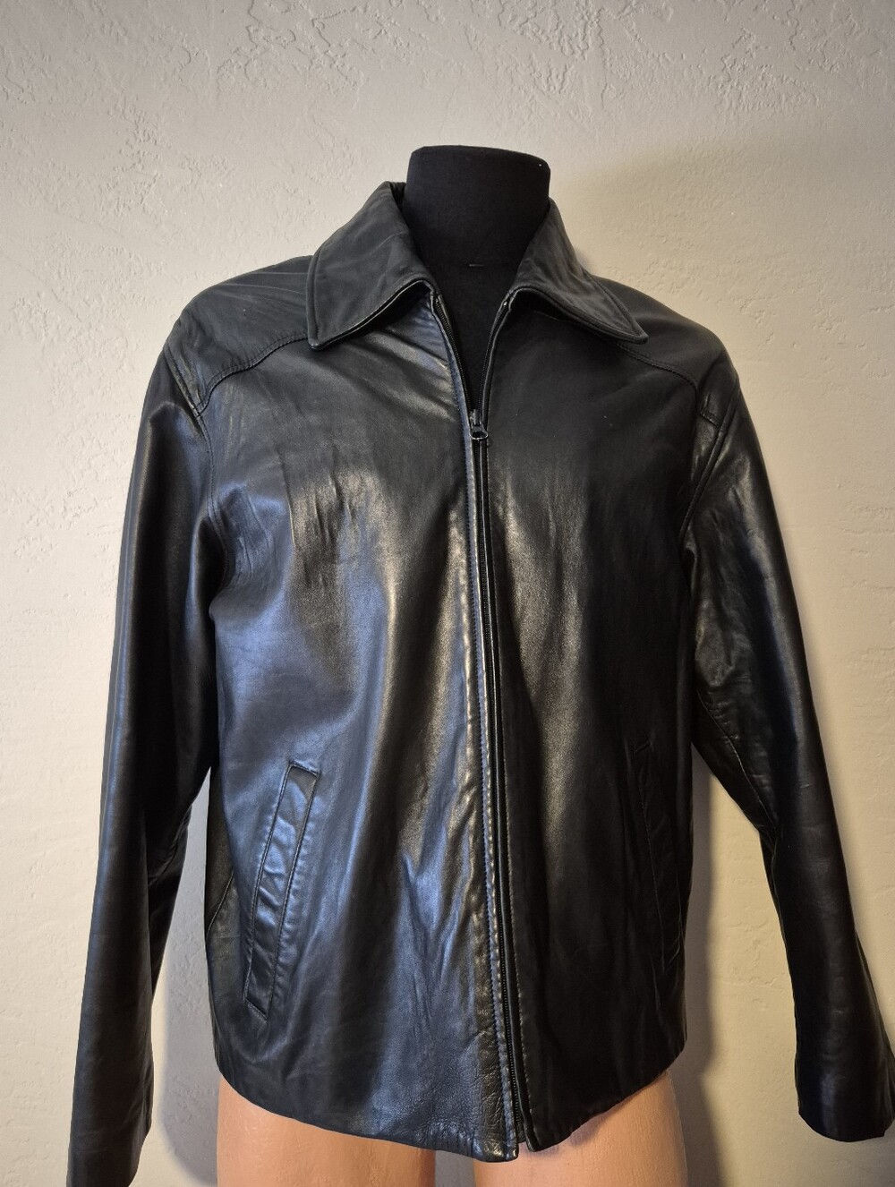 Danier Classic Men's Black Leather Zip Jacket 34